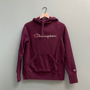 • HOODED LOGO SWEATSHIRT •